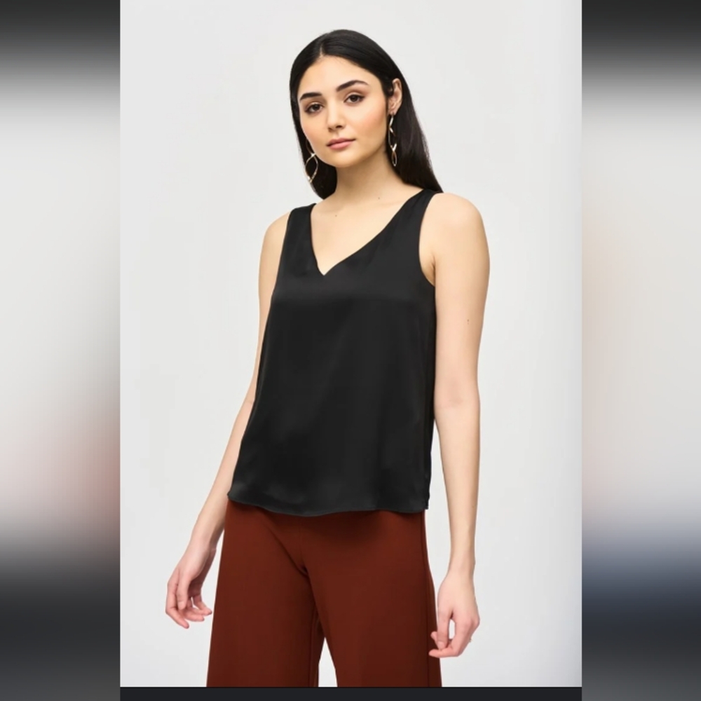 WHO WHAT WEAR Elegant Black Sleeveless Top